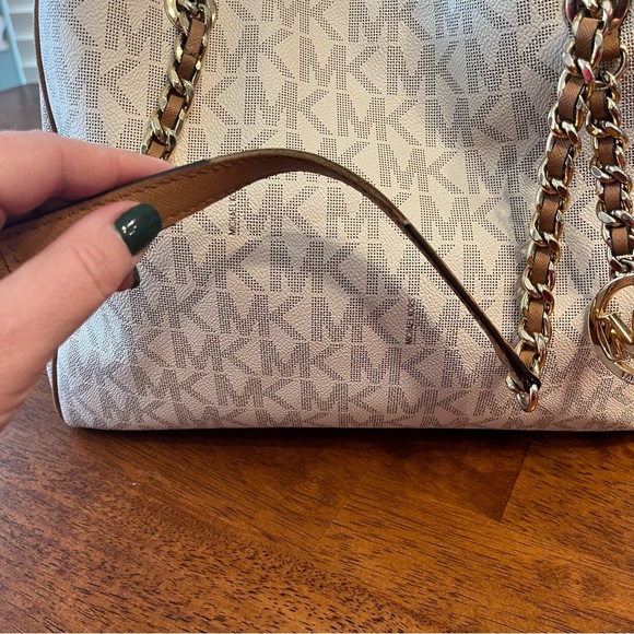 Michael Kors cream monogram leather tote - Picture 4 of 16